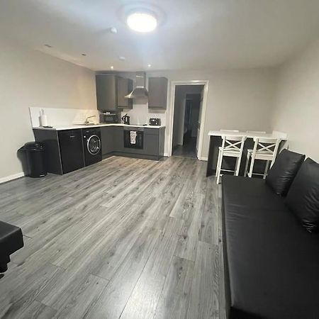Hosted By Ryan - 2 Bedroom Apartment Liverpool Bagian luar foto