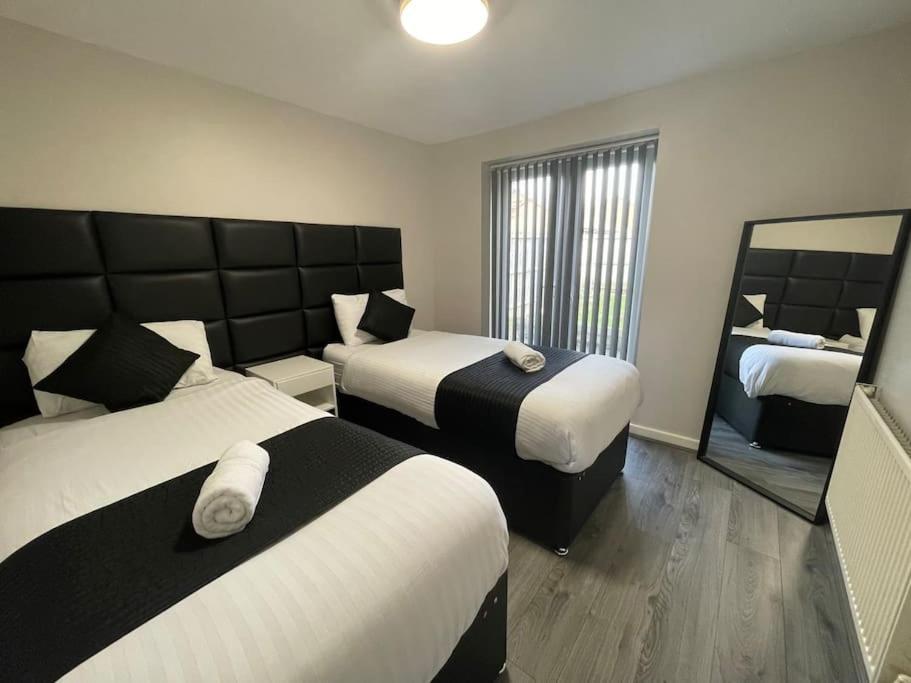Hosted By Ryan - 2 Bedroom Apartment Liverpool Bagian luar foto